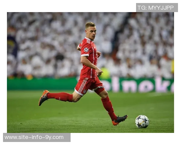 拜仁慕尼黑发布圣诞海报诺伊尔基米希于帕梅卡诺送祝福